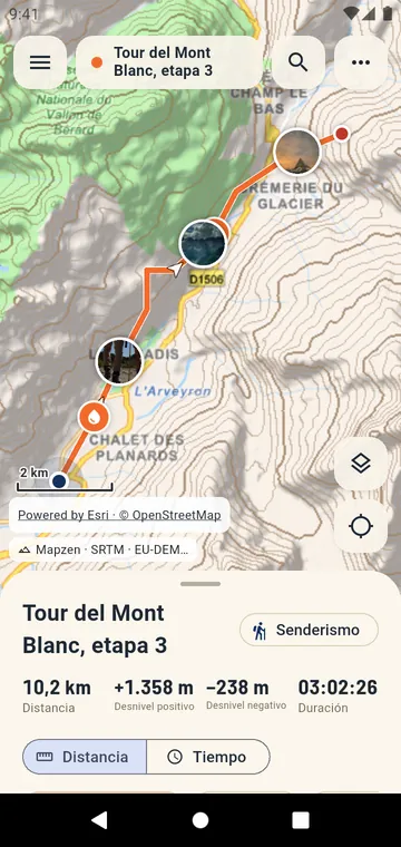 Una ruta de senderismo en el mapa, con relieve y fotos