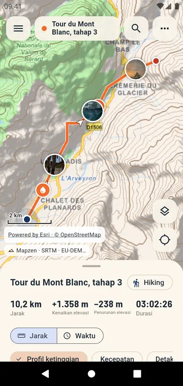 Rute hiking di peta dengan relief dan foto