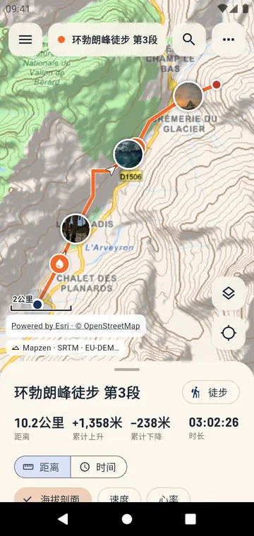 地图上的一条徒步路线，带地形晕渲和照片