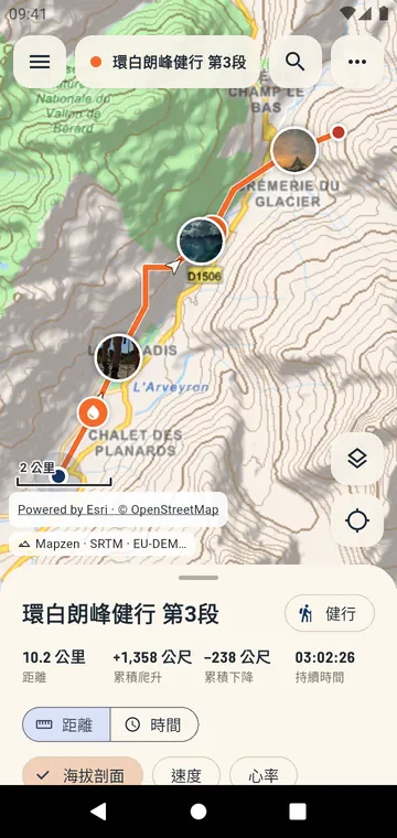地圖上的一條健行路線，附地形暈渲和相片